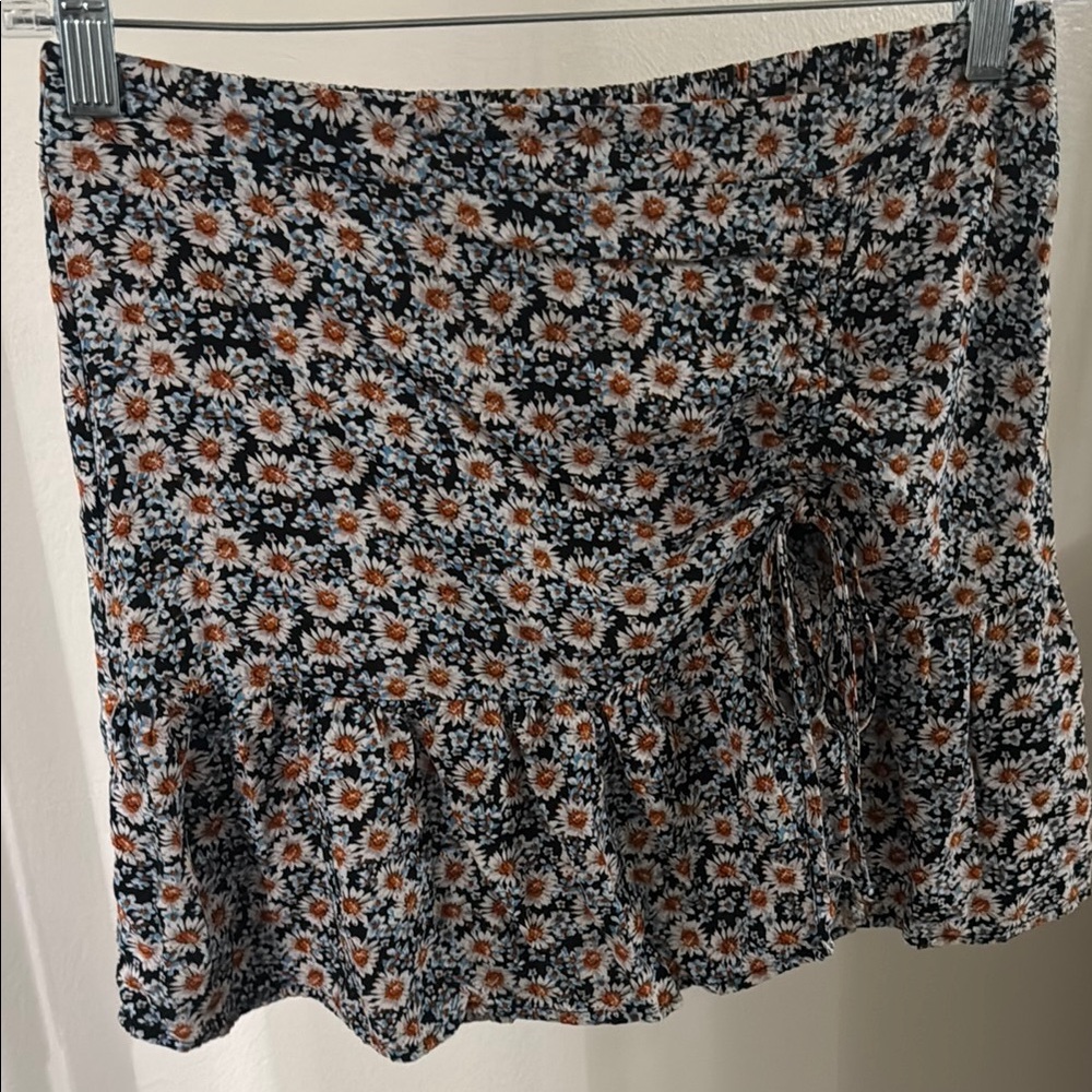wild fable Black Floral Daisy Tiered Mini Skirt - Previously Worn
